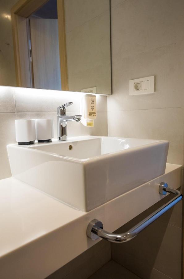 סלאנו Hotel Osmine מראה חיצוני תמונה